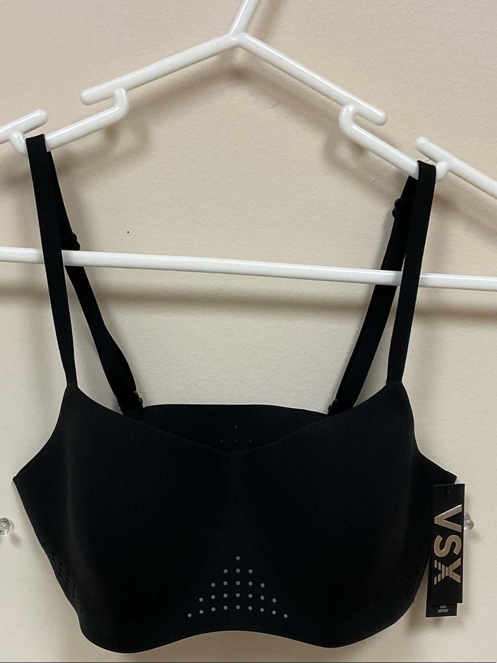 VSX Featherweight light Black Seamless Sports Bra Wireless.NWT Small